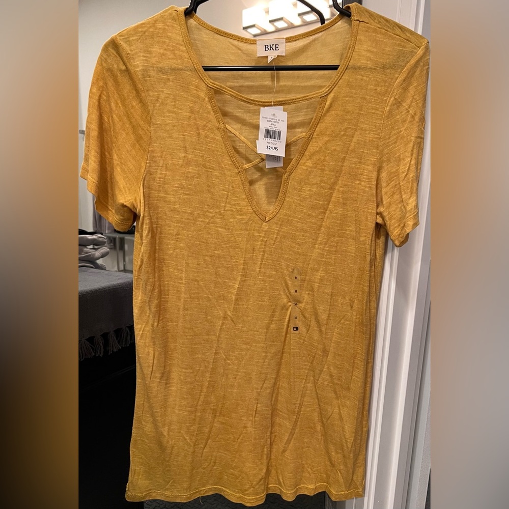 NWT Buckle Eased Short Sleeve Top